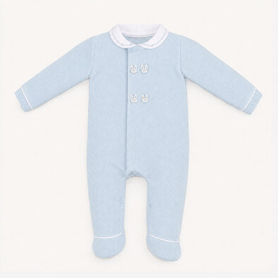 babygrow para bebé em malha de algodão em azul, abertura á frente e nas duas pernas para facilitar a muda de roupa e fralda