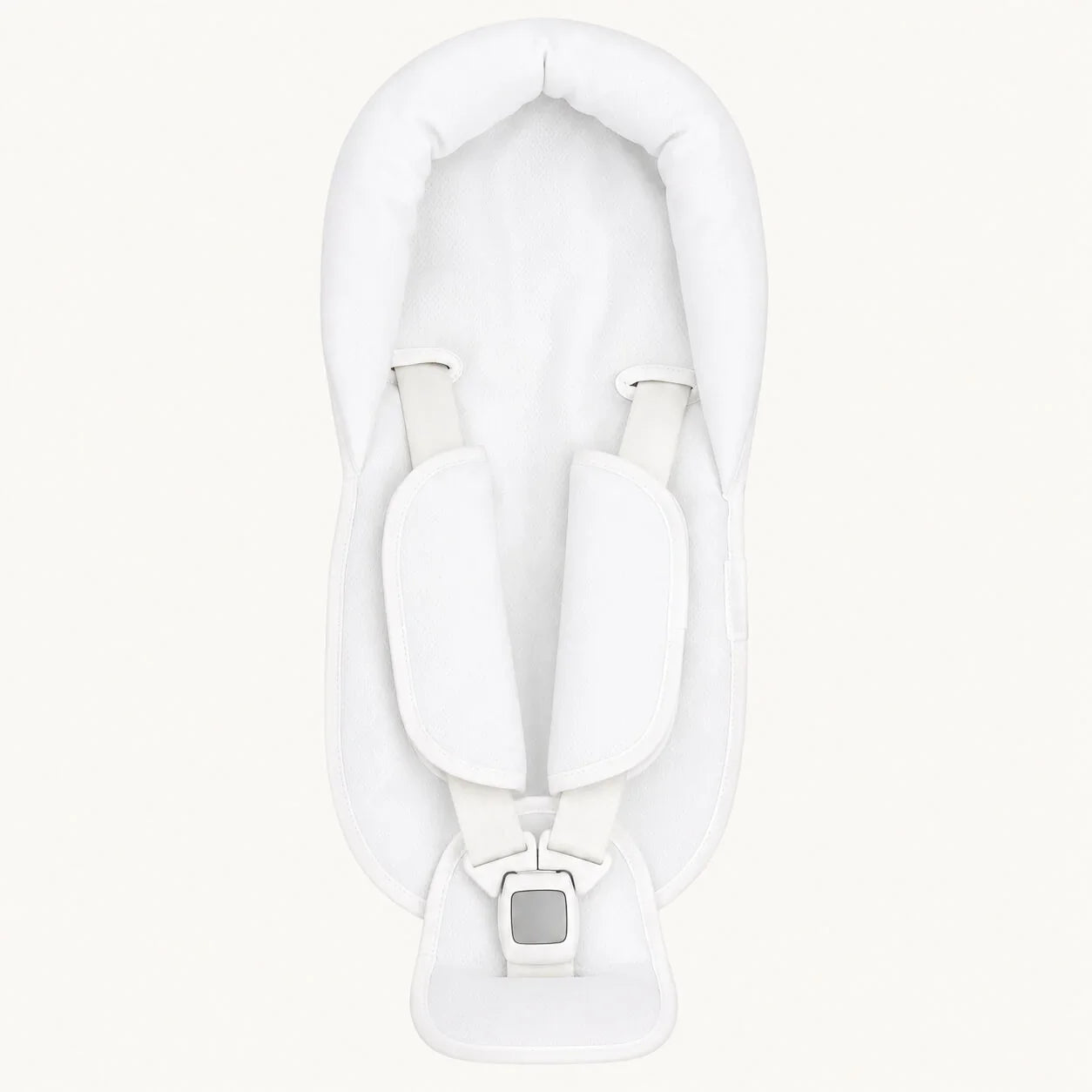 Assento de bebê branco com cinto de segurança, ideal para recém-nascidos e conforto máximo