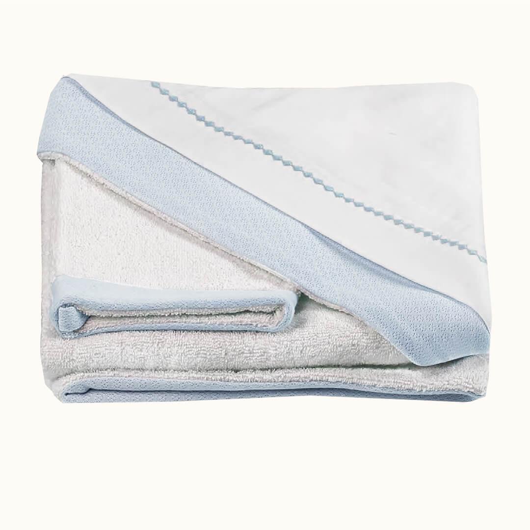 Manta de bebê macia em azul claro e branco, ideal para recém-nascidos