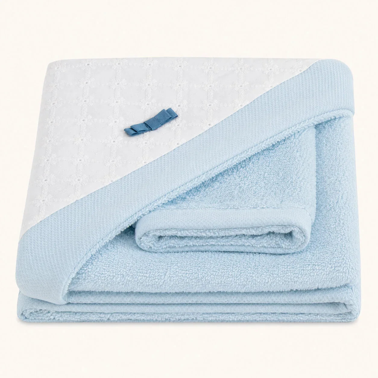 Manta bebé azul com detalhe em branco e laço, ideal para recém-nascidos