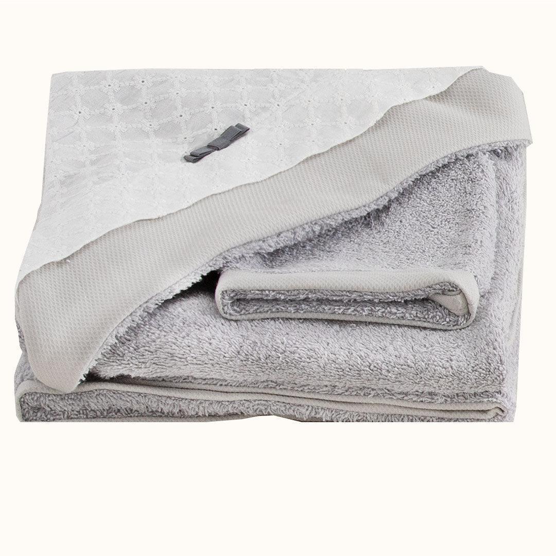 toalha-de-banho-romantic-2-cinza-pim-pam-pum-baby-50291 - Pim-Pam-Pum Baby