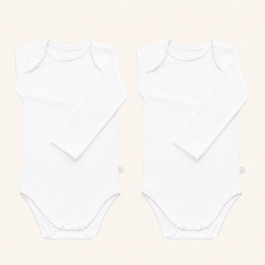 ​2 Bodies cava americana para bebé em 100% algodão Interlock branco. Sem etiquetas no decote, anti-pilling e ultra resistente