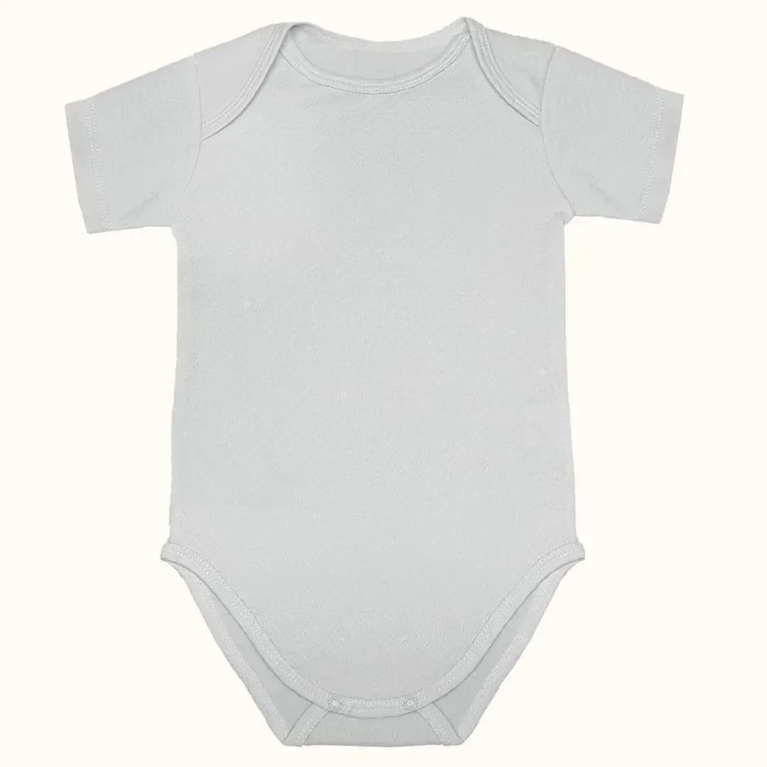 Body de bebé manga curta cor neutra, algodão macio, confortável para recém-nascido.