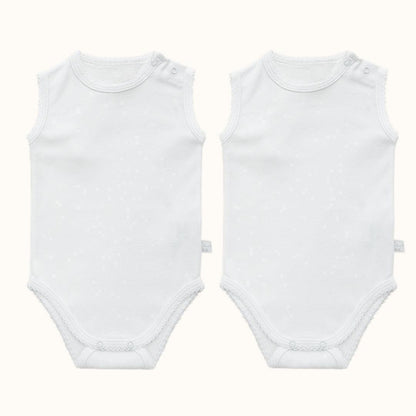 Dois bodies de bebê brancos sem mangas em algodão, ideais para recém-nascidos