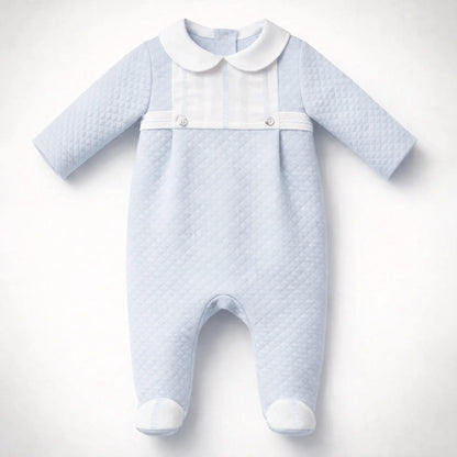 babygrow azul de algodão para bebé, manga comprida, gola branca e detalhes acolchoados