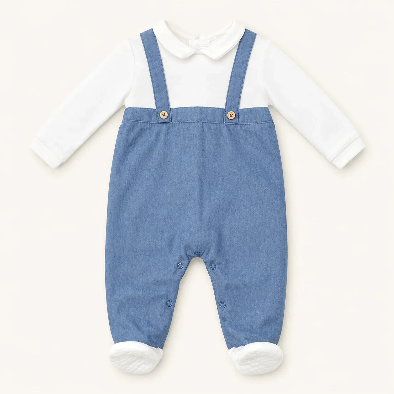 babygrow de malha algodão com mangas compridas branco e azul, detalhe suspensórios