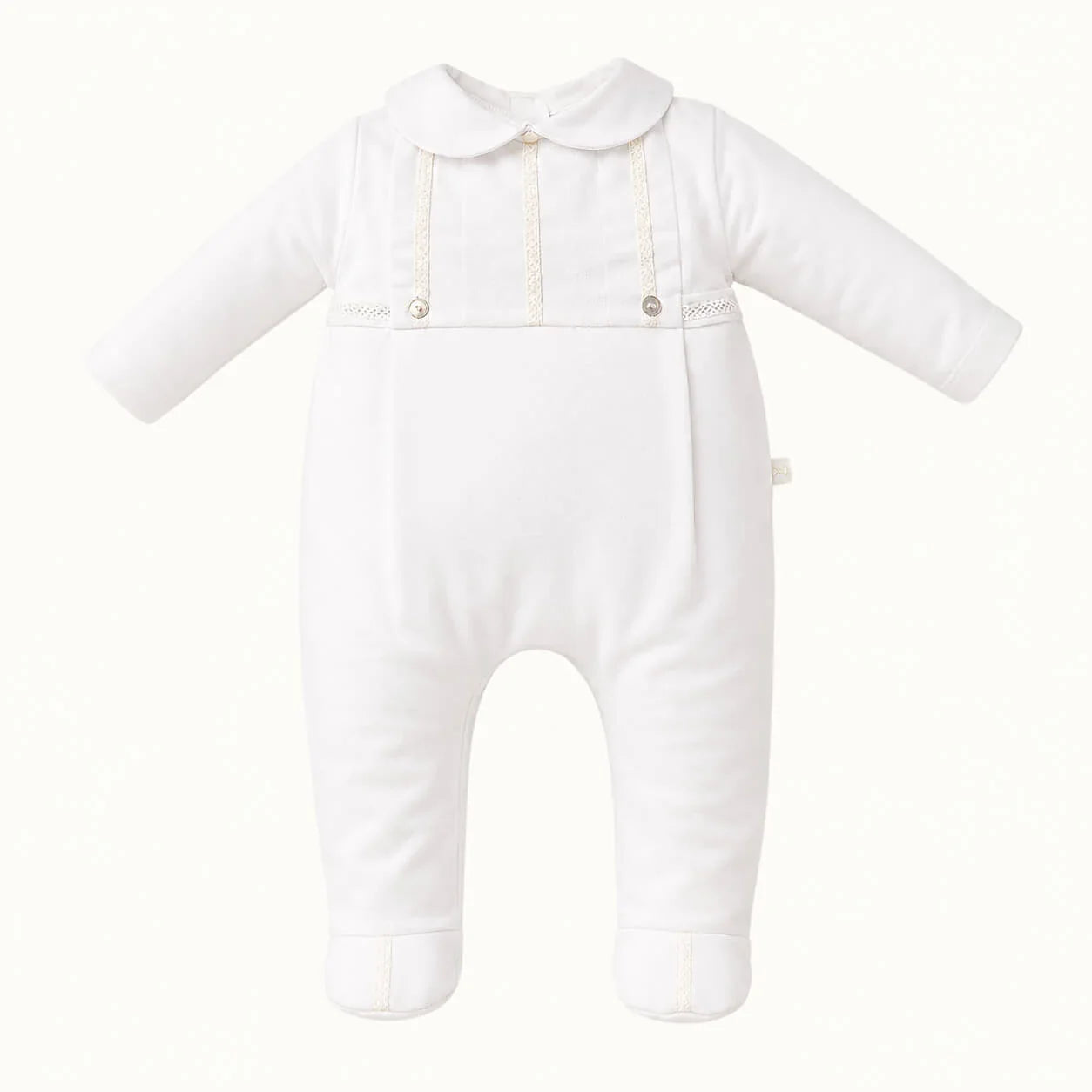 Babygrow bege para bebe em algodão com detalhes em renda, bordado e botões, ideal para recém-nascidos