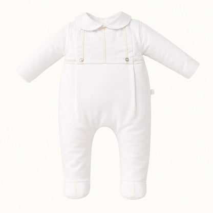 Babygrow bege para bebe em algodão com detalhes em renda, bordado e botões, ideal para recém-nascidos