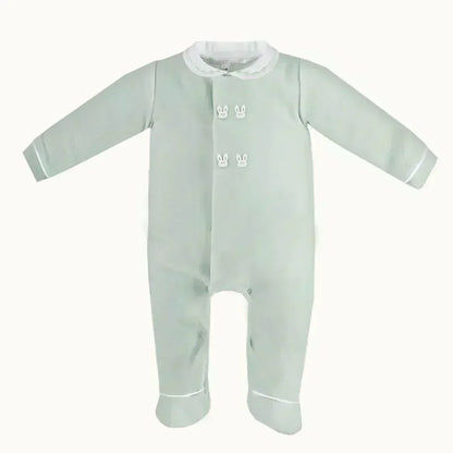 babygrow verde claro de algodão para bebê com gola branca e detalhes de coelhinhos bordados