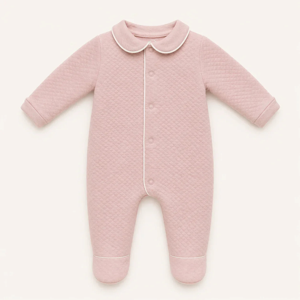 babygrow bebê menina rosa velho matelassê com gola redonda, manga longa e botões frontais