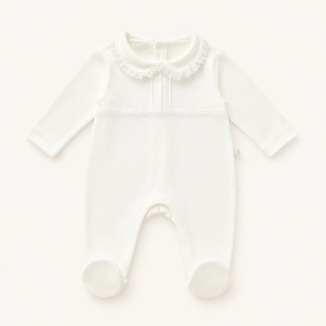 babygrow bege em malha de algodão com gola rendada e mangas compridas para recém-nascido