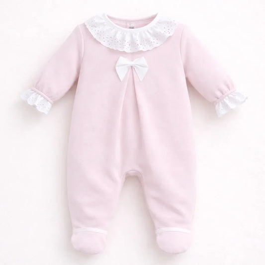 Babygrow para menina rosa com gola e punho em bordado inglês branco
