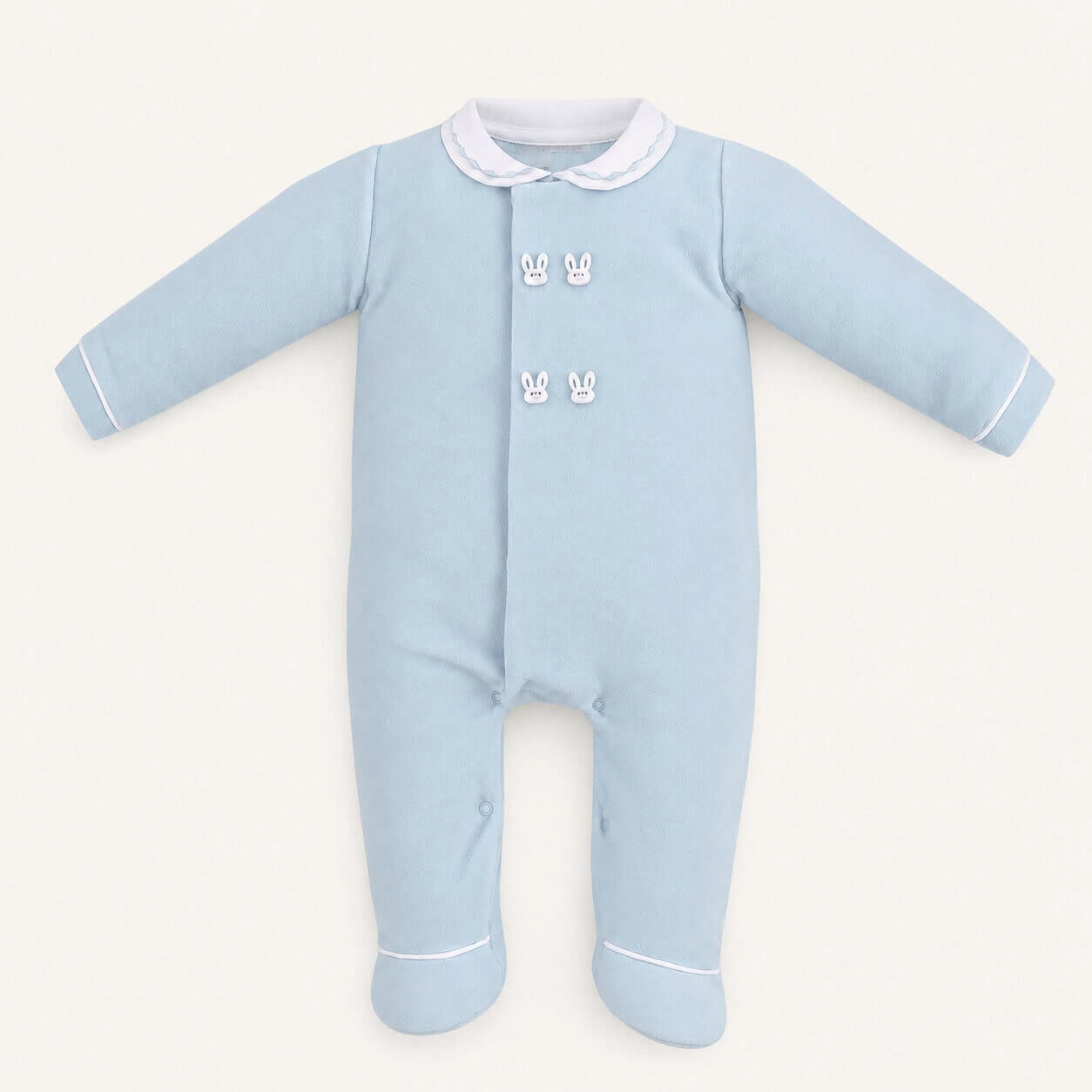 Babygrow para Bebé em veludo azul, aberto à frente e nas duas pernas para facilitar a muda da fralda