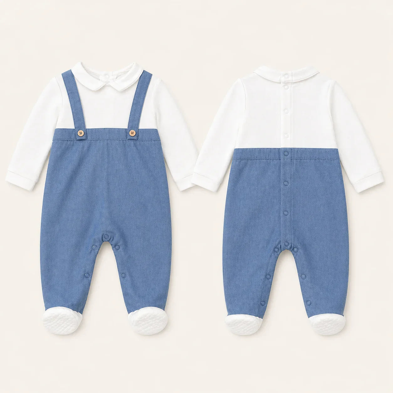 Babygrow de algodão para bebé, manga comprida, efeito jardineira denim azul, com botões decorativos.