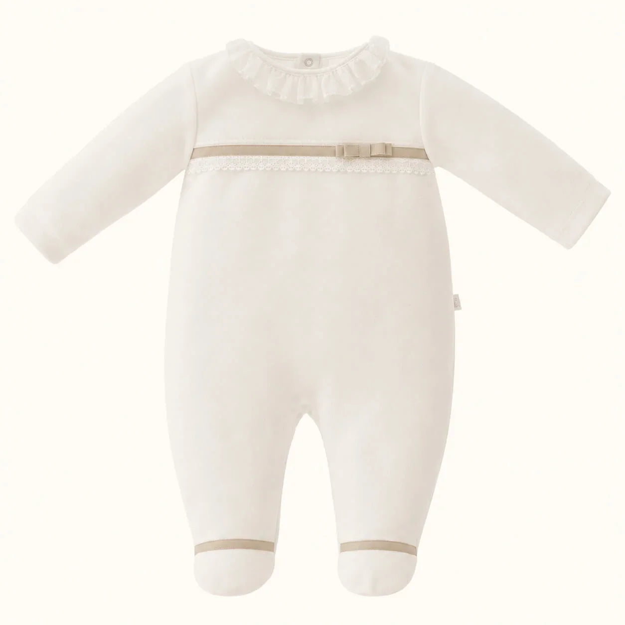 Babygrow para Bebé com gola em renda bege e detalhe no peito renda, fita e Laço bege dourado, ideal para recém-nascido