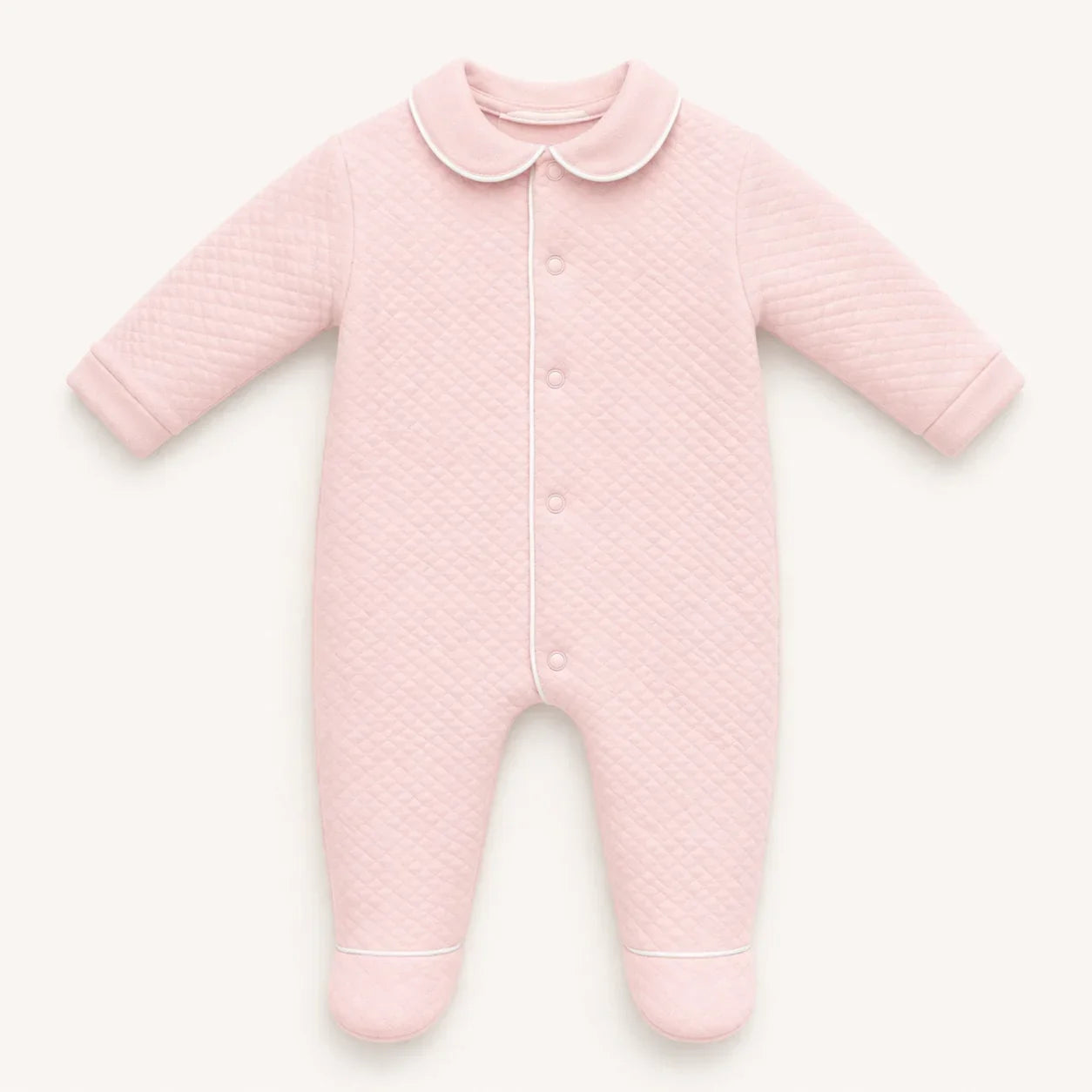 Babygrow rosa para recém-nascido, matelassê, manga longa e acabamento delicado.