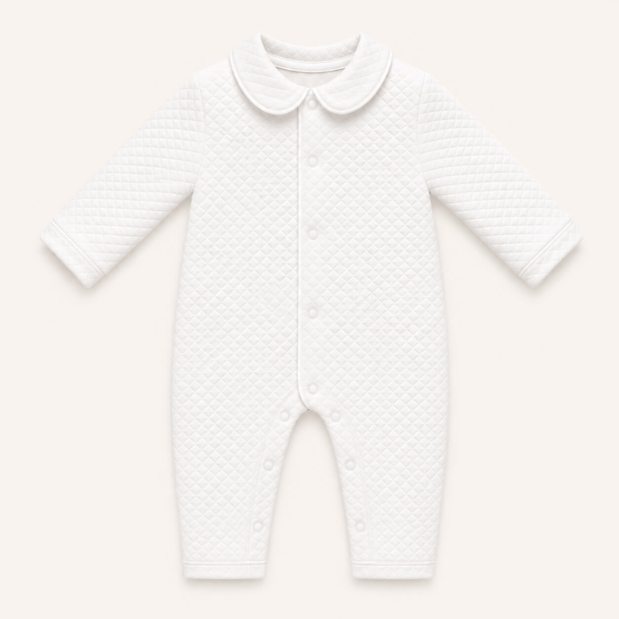 Babygrow sem Pés, em malha losango, a abrir à frente e nas duas pernas, para facilitar a muda de roupa bem como a fralda