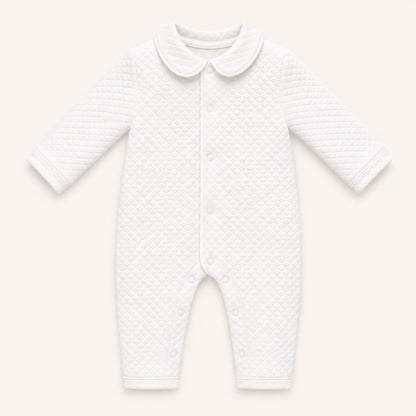 Babygrow sem Pés, em malha losango, a abrir à frente e nas duas pernas, para facilitar a muda de roupa bem como a fralda