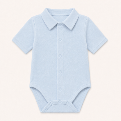 Body de gola de camisa em malha macia e leve, 100% algodão fantasia azul, manga curta, ideal para dias quentes