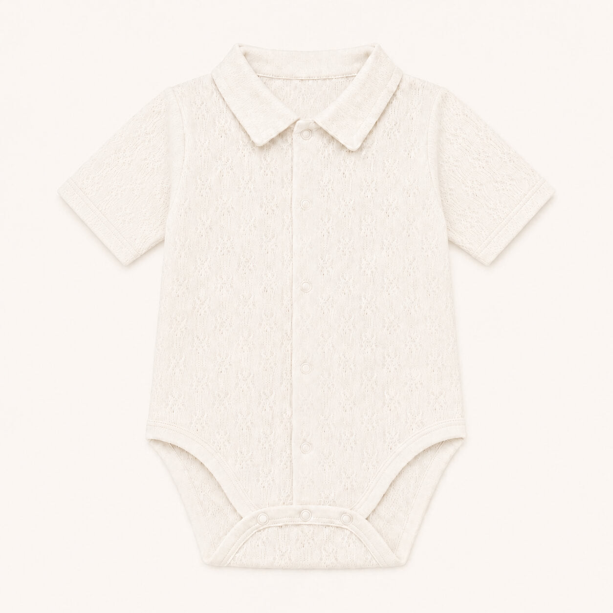 Body de gola de camisa em malha macia e leve, 100% algodão fantasia bege, manga curta, ideal para dias quentes