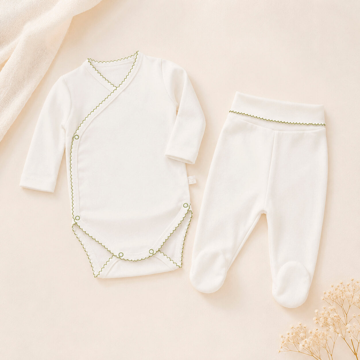 Body und Hose Basic Beige und Grün