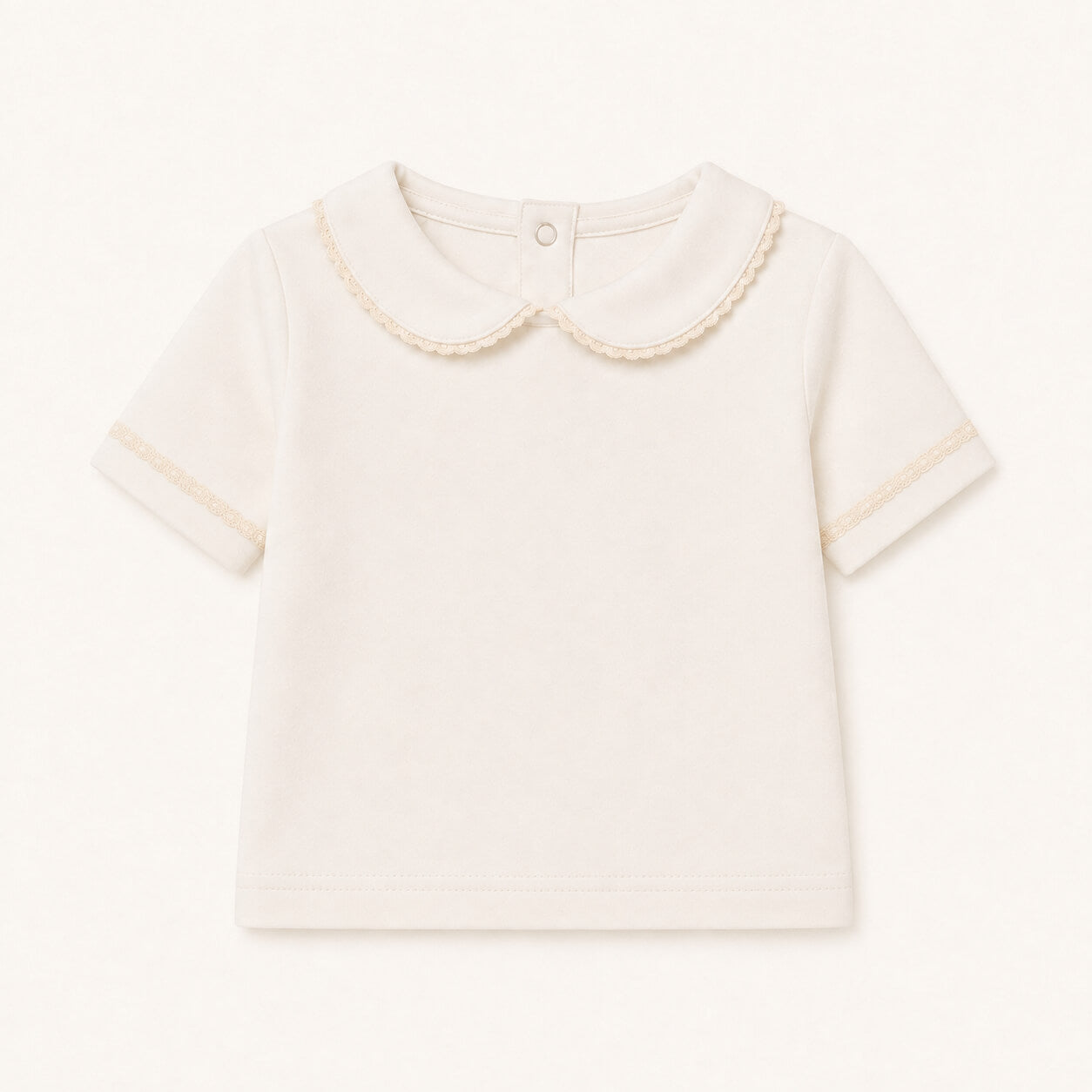 Camisola para bebé com gola em malha e renda bege à volta, manga curta super prático e confortável. 