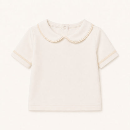 Camisola para bebé com gola em malha e renda bege à volta, manga curta super prático e confortável. 