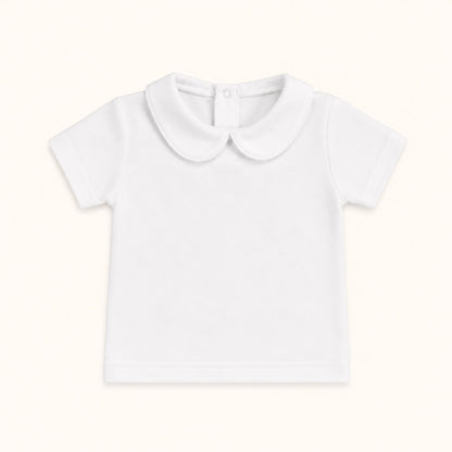 Camisola para bebé manga curta com gola Peter Pan branco com abertura até abaixo para facilitar a troca de roupa