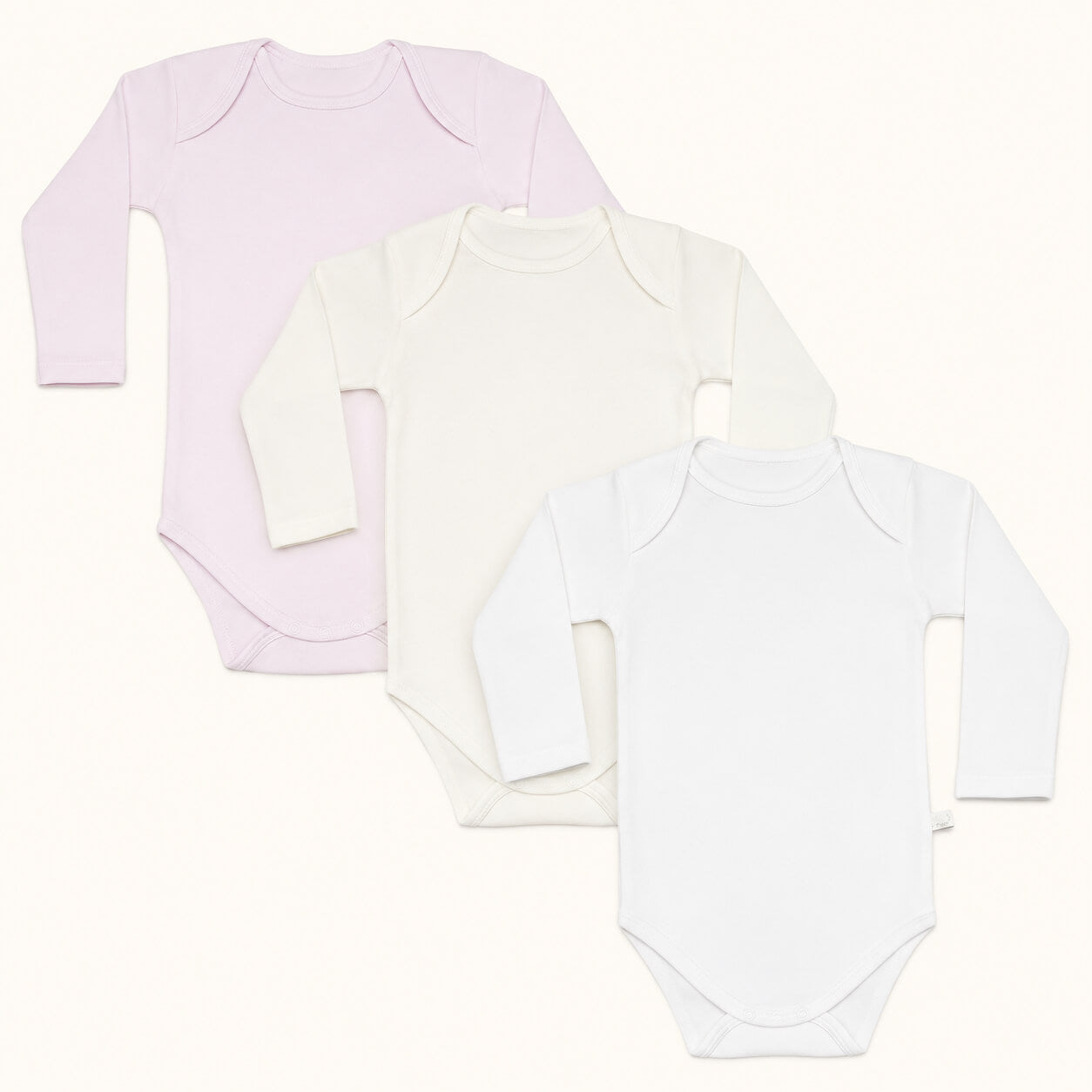 Conjunto de 3 bodies cava americana em algodão fantasia, super suaves e fáceisde vestir, pensados para as meninas.