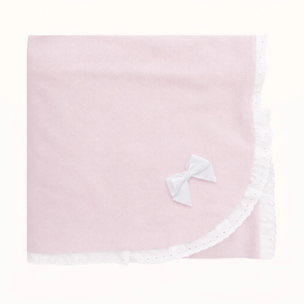 Fralda de malha rosa clara com renda branca e laço decorativo para bebé
