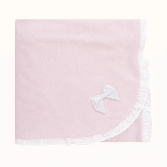 Fralda de malha rosa clara com renda branca e laço decorativo para bebé
