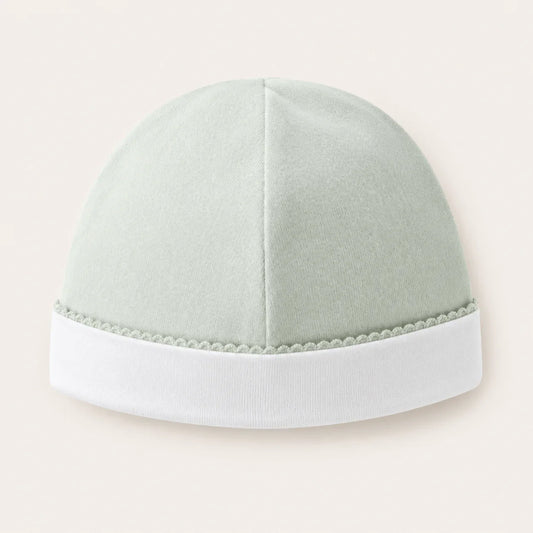 gorro forrado de algodão para bebé verde claro com barra branca, detalhe delicado e confortável