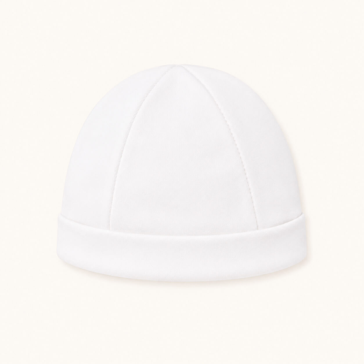 Boné branco para bebê, macio e confortável, ideal para recém-nascidos