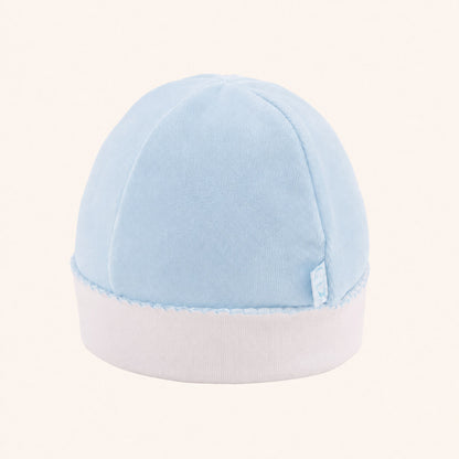 Gorro para recém-nascido e bebé azul, forrado a algodão sem costuras com rib branco e picoeta azul que não aperta.