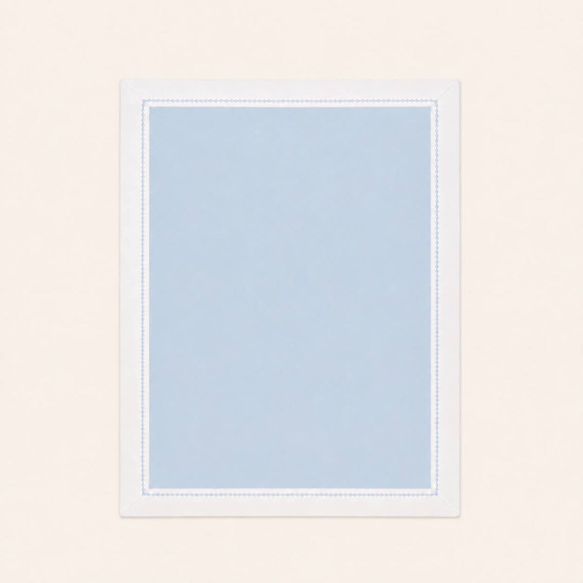 Manta para berço de bebe, veludo ou algodao sweet azul com barras em branco e bordado em losango azul. Tamnho 80x100