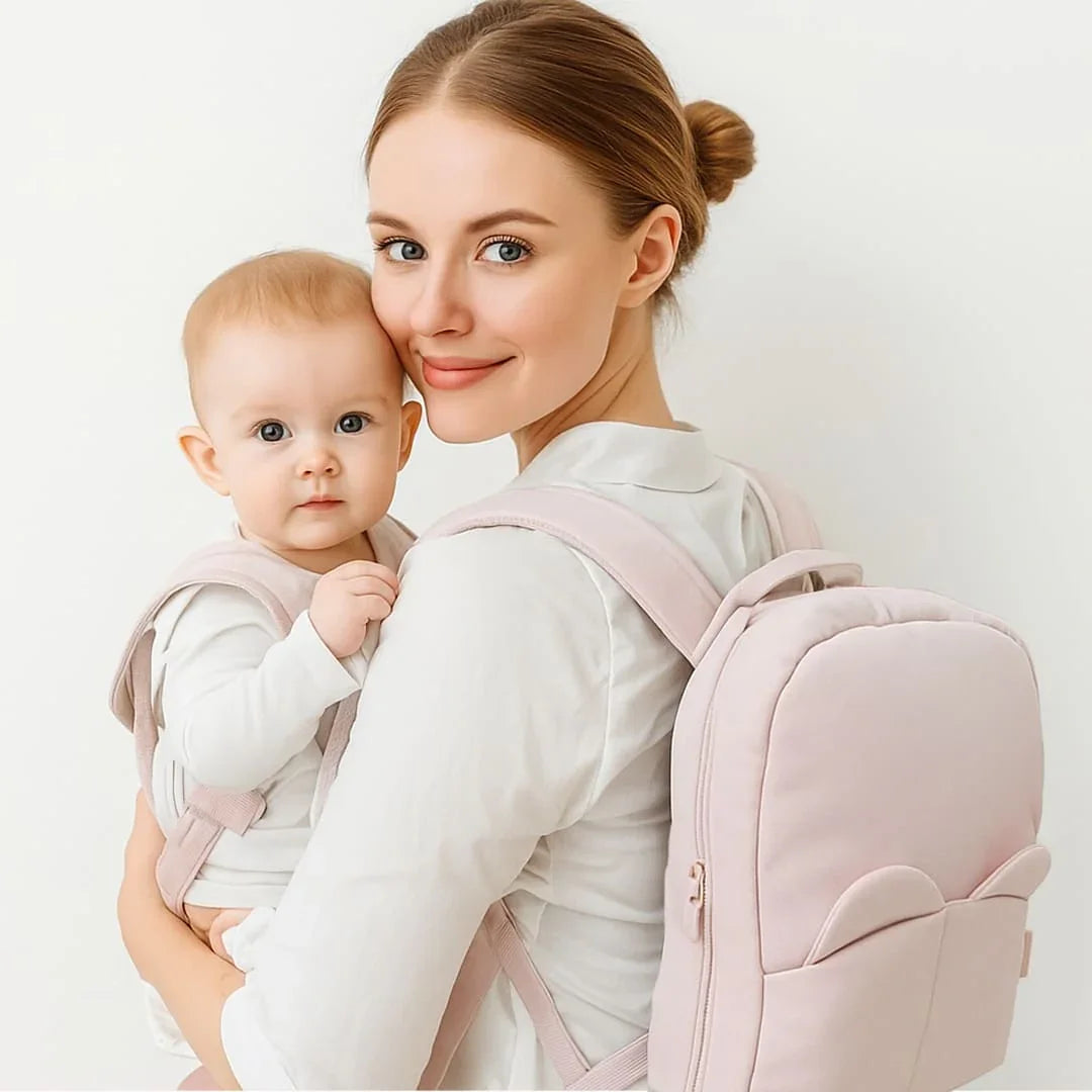 <img src="caminho/para/imagem.jpg" alt="Mãe e filho com mochilas">