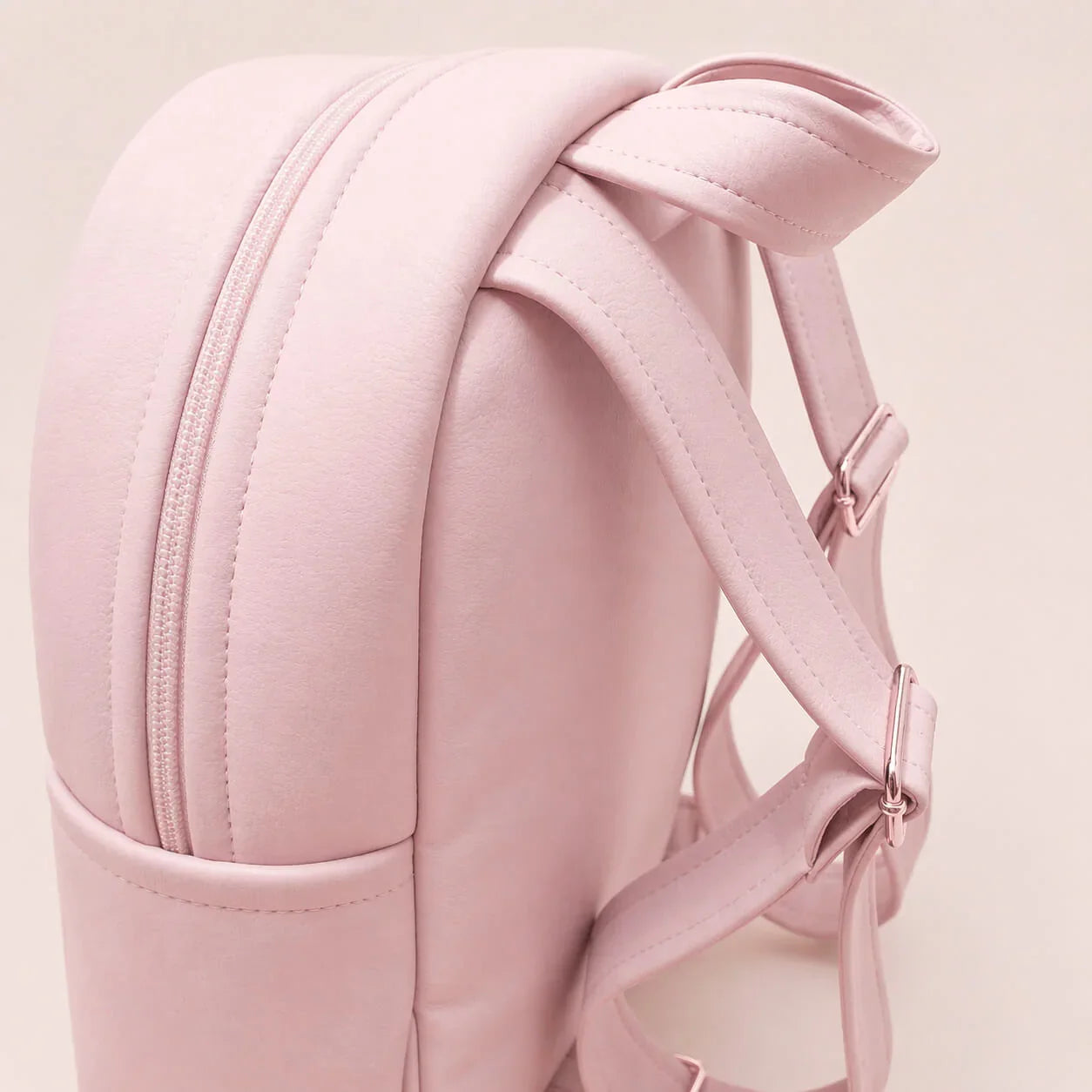 Mochila infantil rosa clara para menina, alças ajustáveis, vista lateral