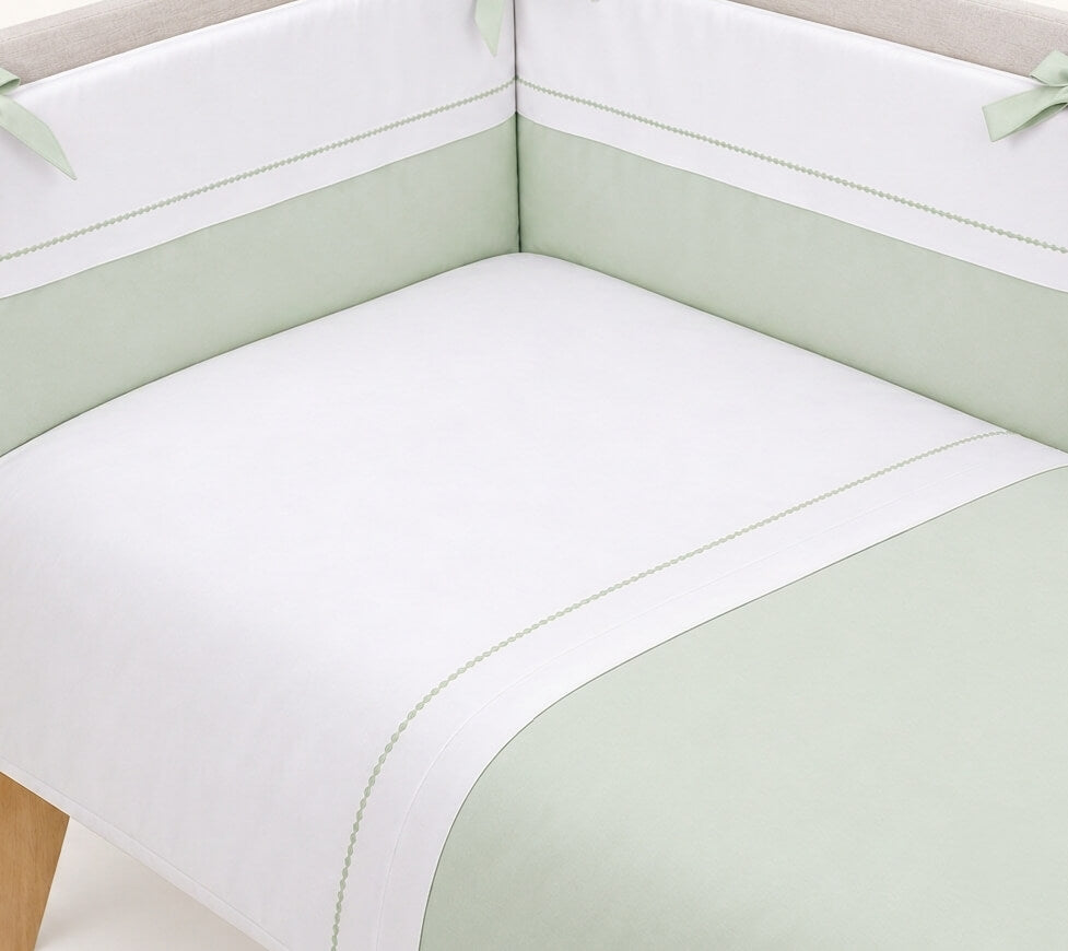 Edredão e resguardo em piquet algodão para berço,  cama de grades 120x60 ou 140x60, branco e verde com bordado em losangos verdes