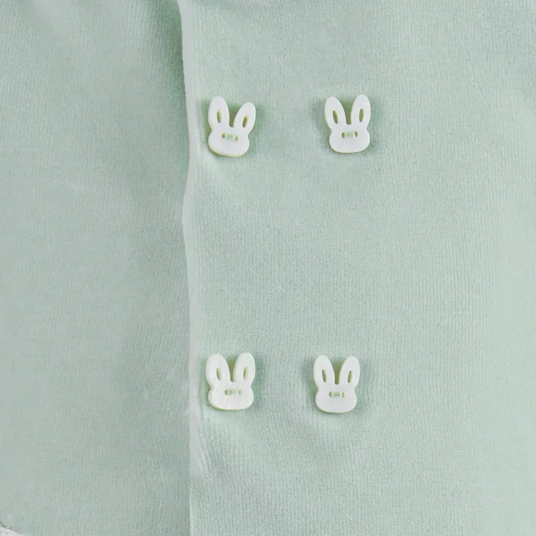 Babygrow bebé em verde menta com botões em forma de coelho, roupa suave e confortável para recém-nascidos
