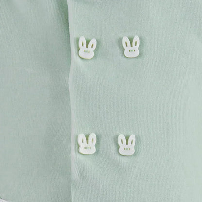 Babygrow bebé em verde menta com botões em forma de coelho, roupa suave e confortável para recém-nascidos