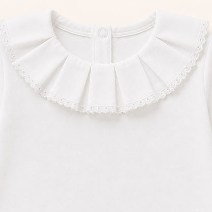 Pormenor de gola classic branco com bordado inglês. tudo em algodão macio, ideal para qualquer idade do bebé