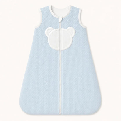 Saco de dormir azul claro para bebé com detalhe de urso branco, ideal para recém-nascidos, sem mangas TOG 1,0