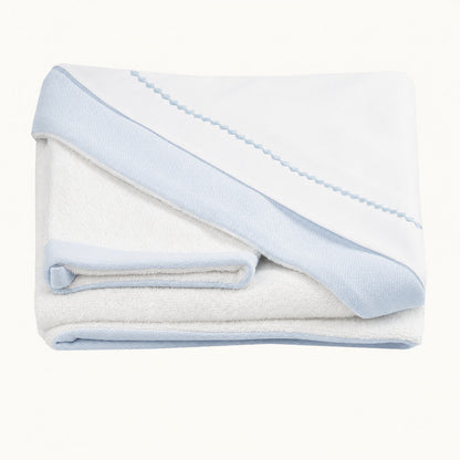 Toalha para bebé com capuz branco bordado em azul, felpo algodão suave e barras em malha azul à volta
