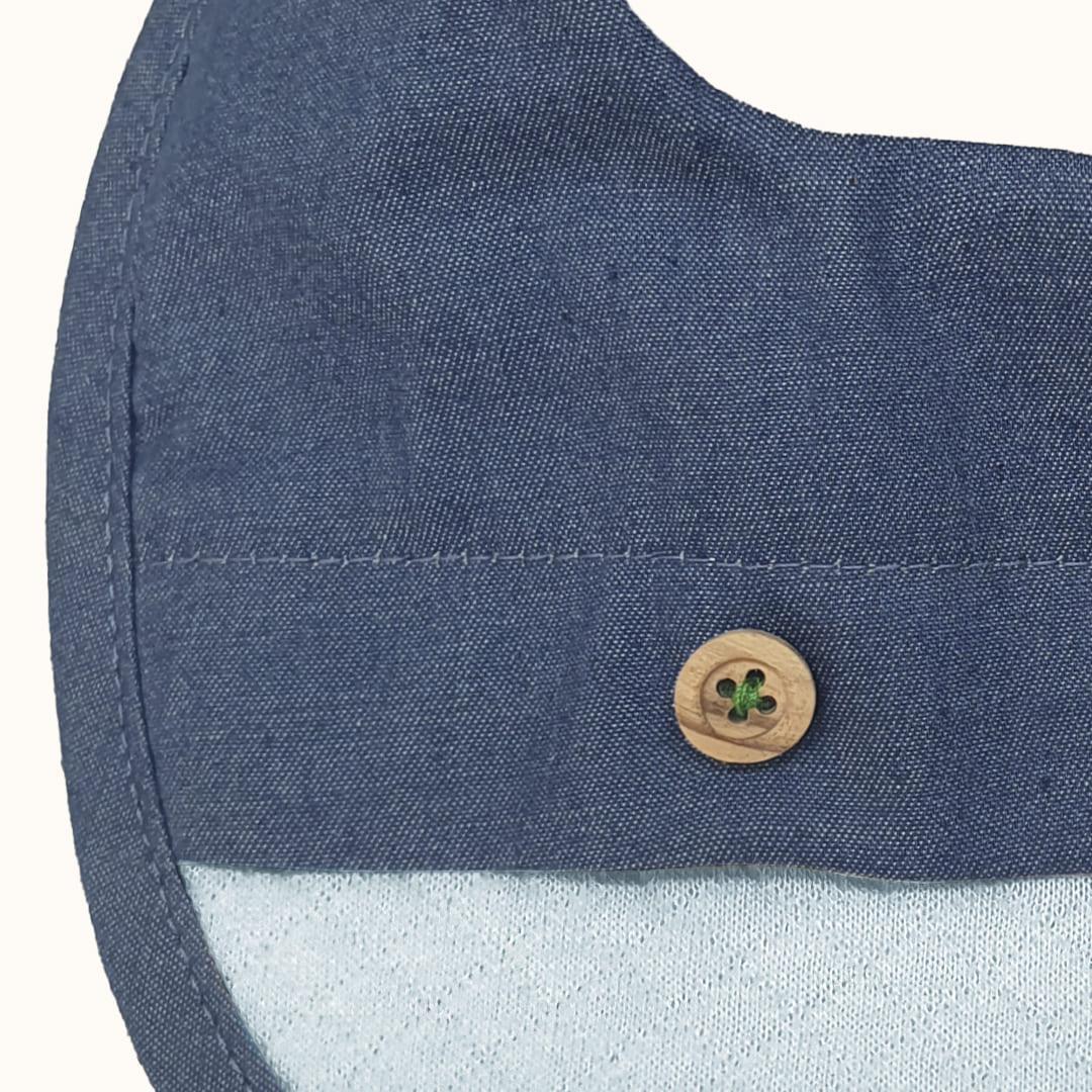 Babete_Denim_Azul_Escuro_Pormenor_Esquerdo - Pim-Pam-Pum Baby