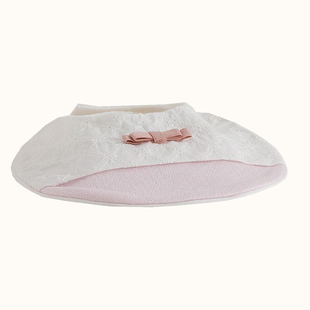 babete de malha rosa para bebé com laço decorativo, ideal para recém-nascidos