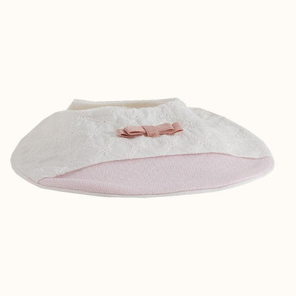 babete de malha rosa para bebé com laço decorativo, ideal para recém-nascidos