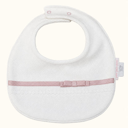 babete malha algodão romantic bege com fita e laço rosa velho, ideal para os bebés mais pequenos por ser mais macia e delicada.