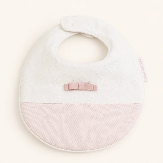 babete de bebé em algodão branco e rosa, detalhe laço, tecido delicado, enxoval recém-nascido