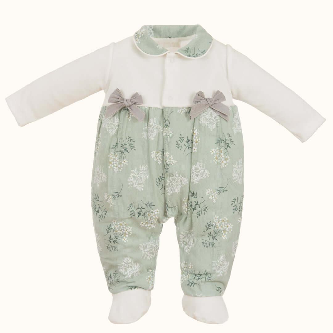 babygrow verde country para bebê, manga longa, com laços e estampa floral delicada