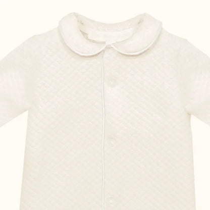 babygrow branco de bebé com textura acolchoada e gola redonda, manga comprida